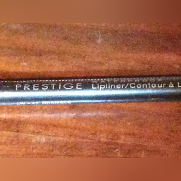 LW-42 Bramble Prestige Waterproof Lipliner Factory Sealed - Picture 2 of 3
